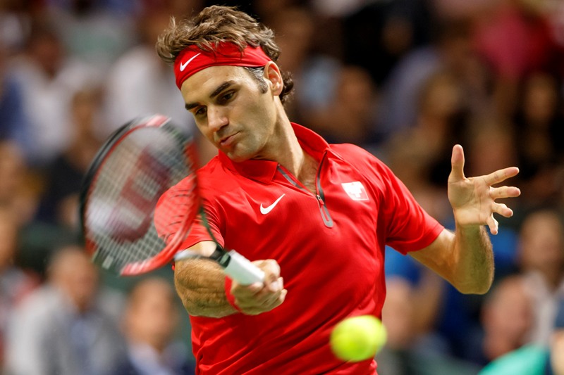 Roger Federer (na obr.) splnil roli favorita a v semifinále Davis Cupu porazil Simona Bolelliho.