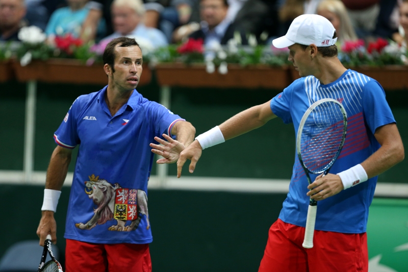 Dvojice Štěpánek (vpravo), Berdych ve čtyřhře v Davis Cupu prohrála jen jednou.