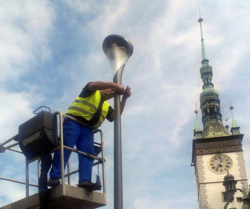 Olomoucká radnice vyměnila lampy v historickém centru města. Olomoucká radnice vyměnila lampy v historickém centru města.