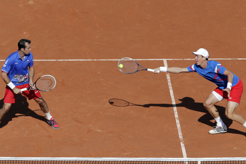 Tradiční opory daviscupového týmu Radek Štěpánek a Tomáš Berdych (vlevo) nedokázali ve čtyřhře přidat spásný bod. Tradiční opory daviscupového týmu Radek Štěpánek a Tomáš Berdych (vlevo) nedokázali ve čtyřhře přidat spásný bod.