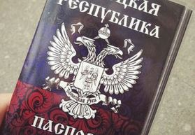 Údajné pasy republik na Donbase.