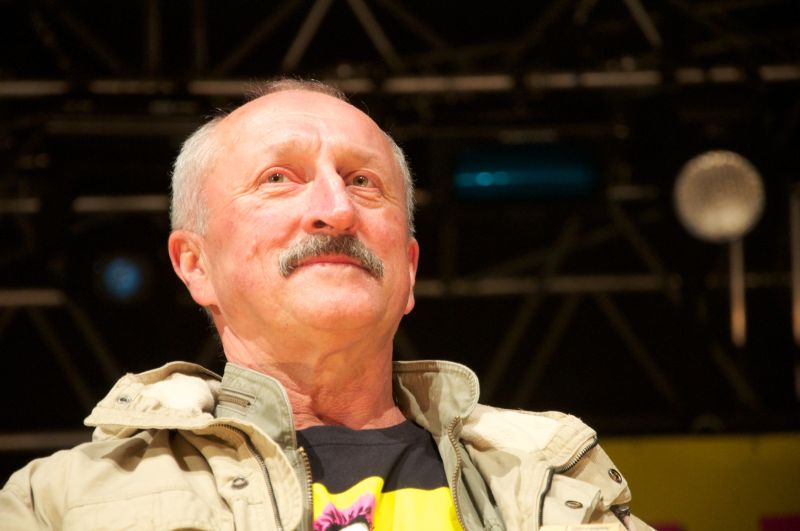 Oldřich Navrátil je zřejmě velký srandista. Oldřich Navrátil je zřejmě velký srandista.