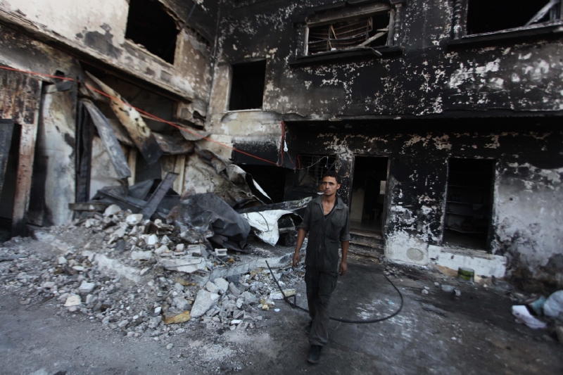 Palestinci, kteří v Pásmu Gazy sčítají škody způsobené izraelským bombardováním, tvrdí, že za útokem nestojí.