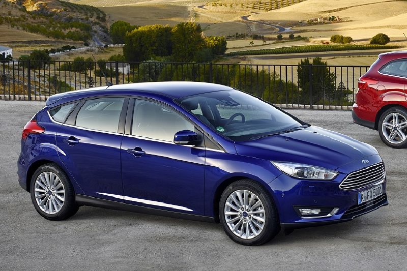 Inovovaný Ford Focus v pětidveřové karosářské vrezi.