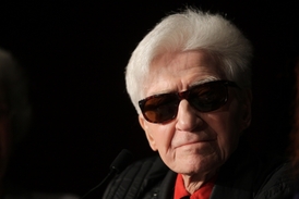Francouzský režisér Alain Resnais.