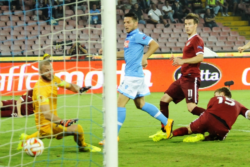 Momentka ze zápasu Neapol - Sparta (3:1).