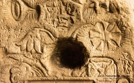 Časté jsou nástěnné kresby.