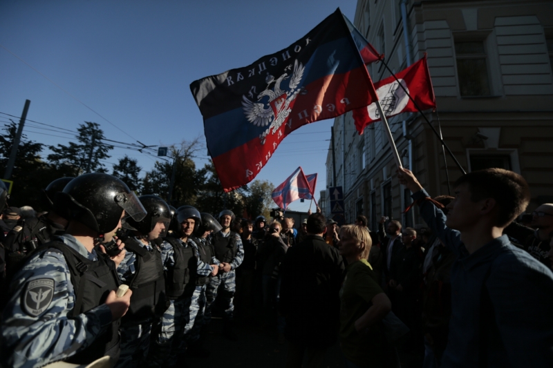 Policejní dohled při protiválečném pochodu v Moskvě. Policejní dohled při protiválečném pochodu v Moskvě.