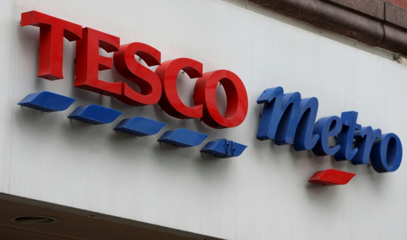 Tesco je největší maloobchodní firmou v Británii. Tesco je největší maloobchodní firmou v Británii.