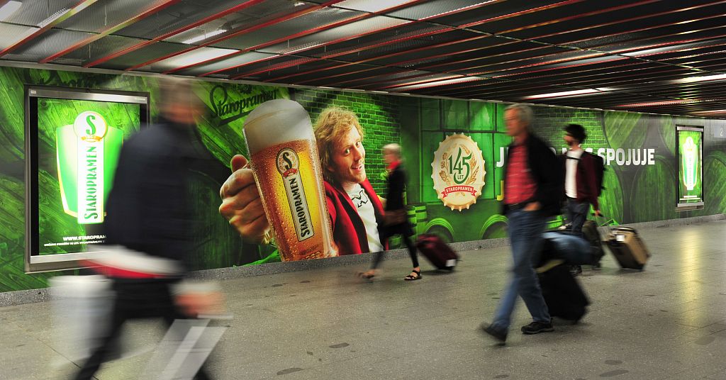 V finále je i tato reklama Staropramenu na Hlavním nádraží, na které se podílela Railreklam a Universal McCann.
