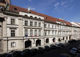 Další protestní akcí by měl být průvod k Lidovému domu, kde sídlí ČSSD.