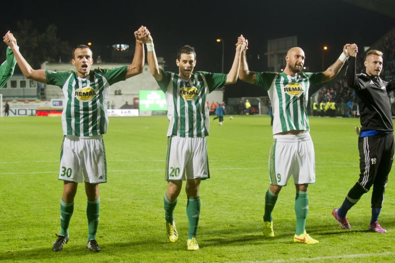 Radost hráčů Bohemians po vítězném derby nad Slávií.