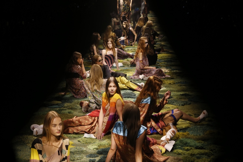 Modelky na Paris Fashion Week. (Foto: ČTK/AP)