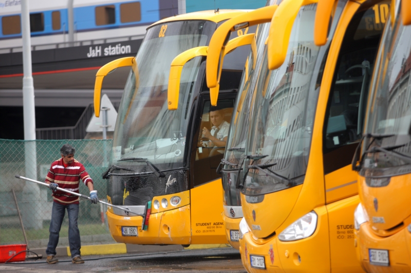 Autobusový dopravce Student Agency dostal pokutu přes 5 milionů korun. Autobusový dopravce Student Agency dostal pokutu přes 5 milionů korun.