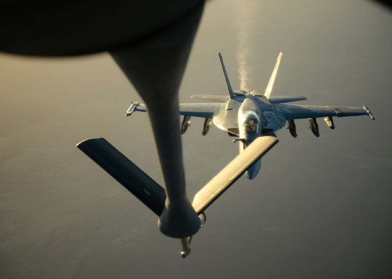 Americký stíhač F-18E Super Hornet na Sýrií.
