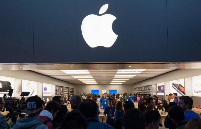 Evropští úředníci obviní amerického výrobce elektroniky Apple, že měl prospěch z nezákonných daňových dohod s irskou vládou (ilustrační foto).