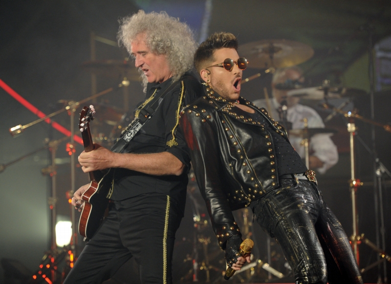 Adam Lambert se skupinou Queen. Adam Lambert se skupinou Queen.