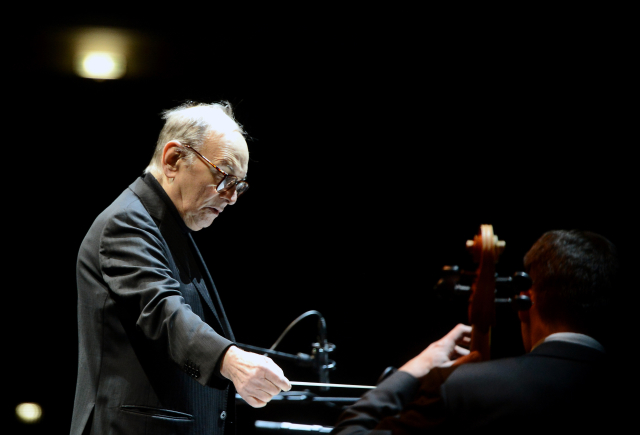 Morricone za svou kariéru vytvořil hudbu k více než čtyřem stovkám televizních seriálů a filmů.