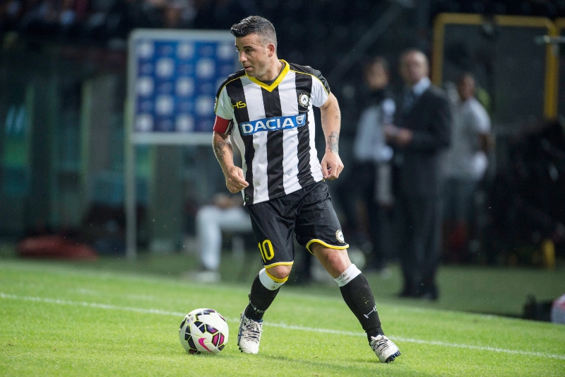 Antonio Di Natale se díky dvěma gólům proti Parmě zařadil k nejlepším střelcům ligy. Antonio Di Natale se díky dvěma gólům proti Parmě zařadil k nejlepším střelcům ligy.