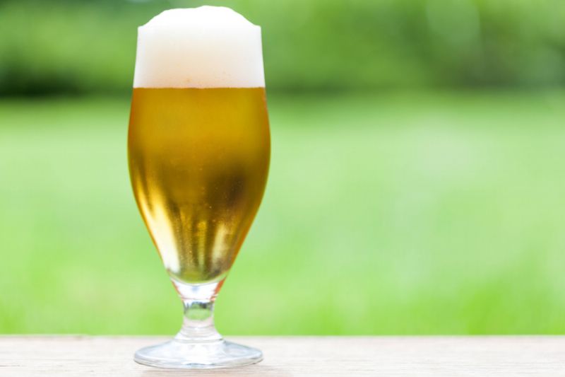 Úměrné pití znamená dvě sklenice piva denně u mužů a jedna u žen. Úměrné pití znamená dvě sklenice piva denně u mužů a jedna u žen.