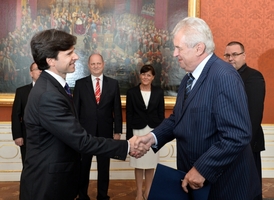 Schapiro pochválil Prahu za spolupráci s USA a Evropskou unií.
