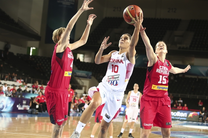 České basketbalistky nedokázaly najít recept na španělskou obranu. České basketbalistky nedokázaly najít recept na španělskou obranu.