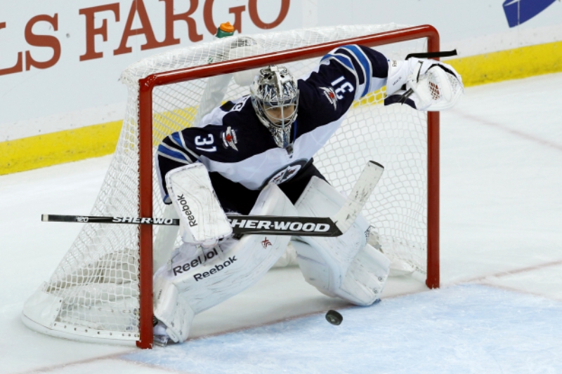 Gólman Winnipegu Ondřej Pavelec. 