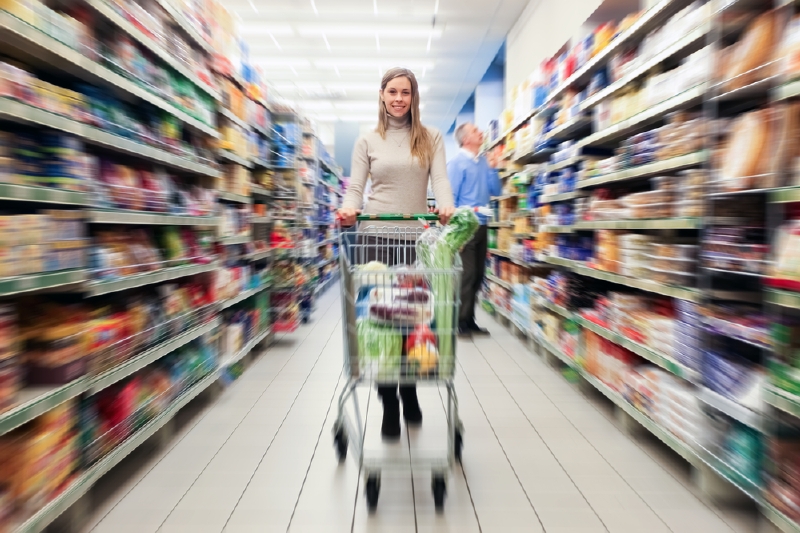 Regály ruských supermarketů jsou stále plné, alespoň opticky.