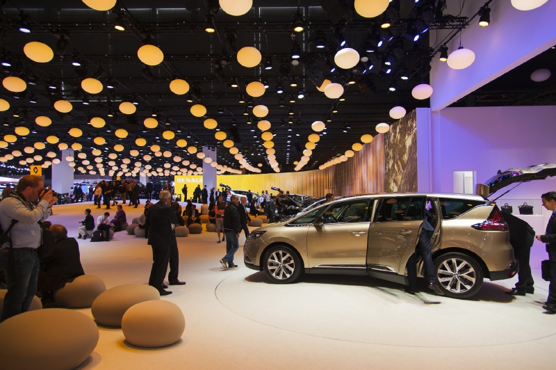 Paris Motor Show představilo desítky aut.
