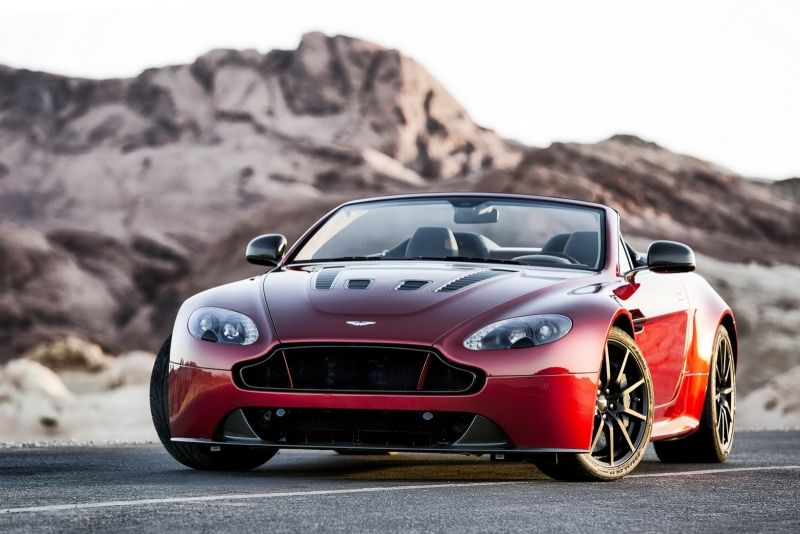 Ani Aston Martin neodolal - v Paříži přdstavil nový roadster.
