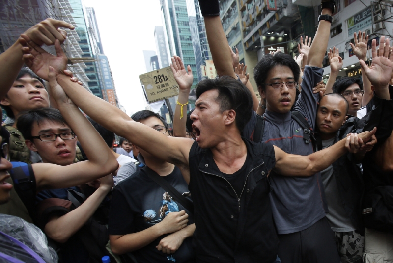 Demonstranti v Hongkongu.