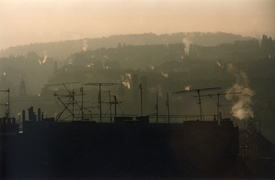 Smog nad pražskou čtvrtí Nusle.