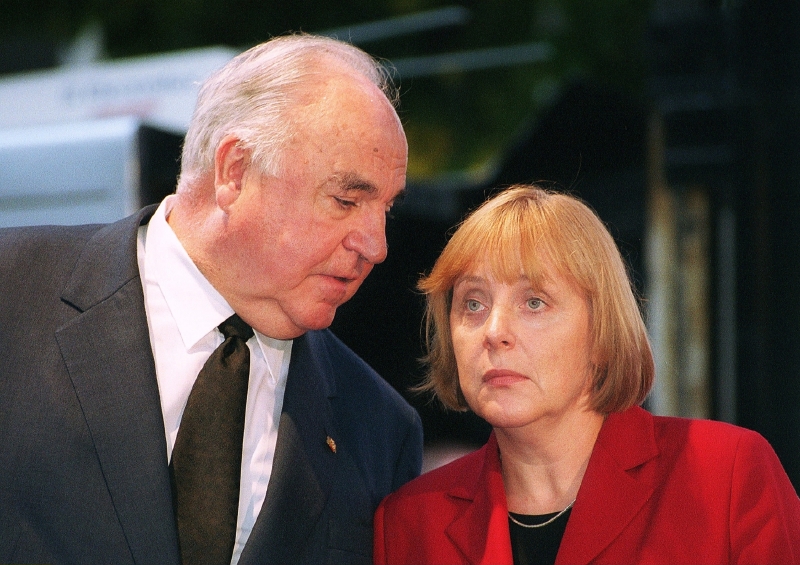 Bejvávalo. Kohl a jeho "schovanka" Merkelová.