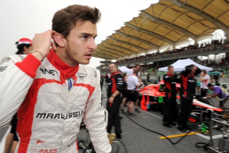 Zraněný pilot formule 1 Jules Bianchi. Zraněný pilot formule 1 Jules Bianchi.