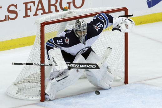 Ondřej Pavelec musí letos zabrat a dokázat, že si zaslouží důvěru klubu.