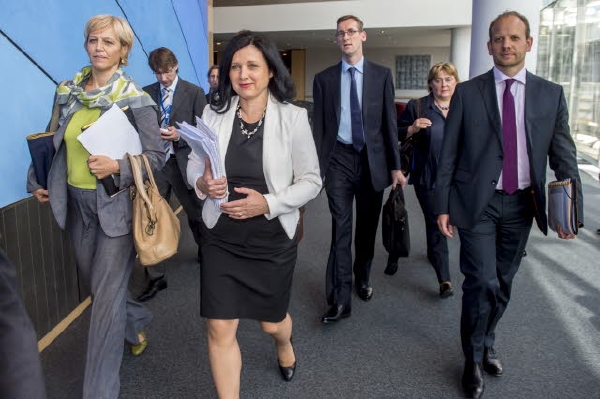 Jourová v Evropském parlamentu.