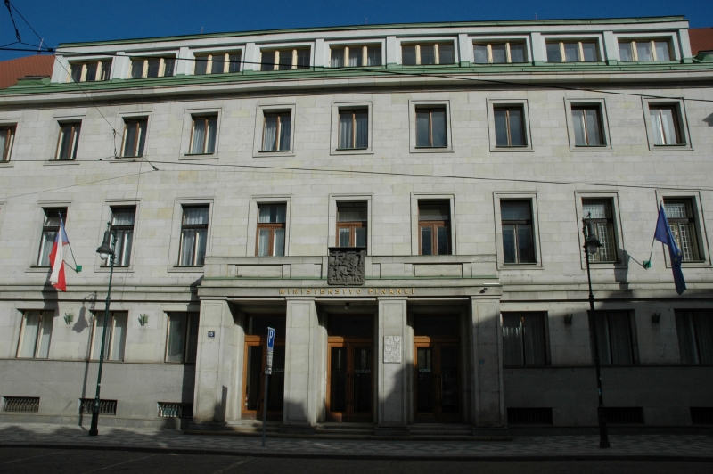 Budova ministerstva financí, kde údajně anonym uložil bombu.