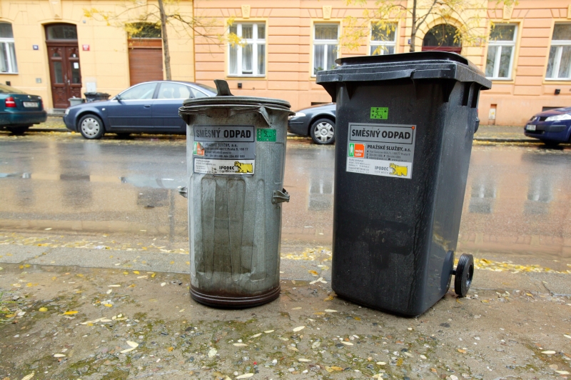 Smlouva na svoz komunálního odpadu končí 31. října, zatím není oficiálně dané, kdo bude odpadky z ulic v listopadu odvážet (ilustrační foto).