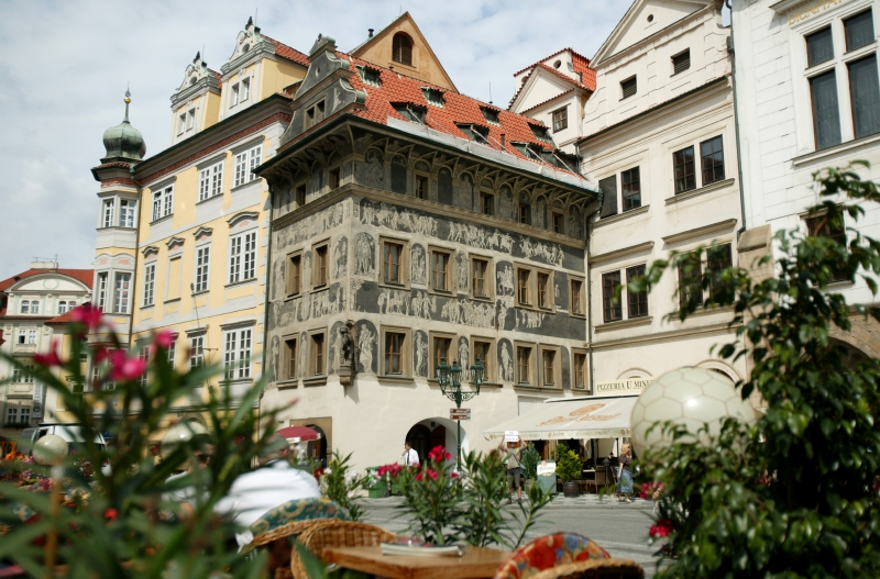 Dům U Minuty na pražském Staroměstském náměstí, kde se restaurace nachází.