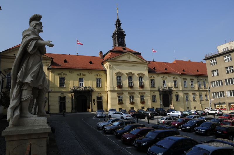 Krásné prostory radnice hostí výstavu brněnských umělců. Krásné prostory radnice hostí výstavu brněnských umělců.