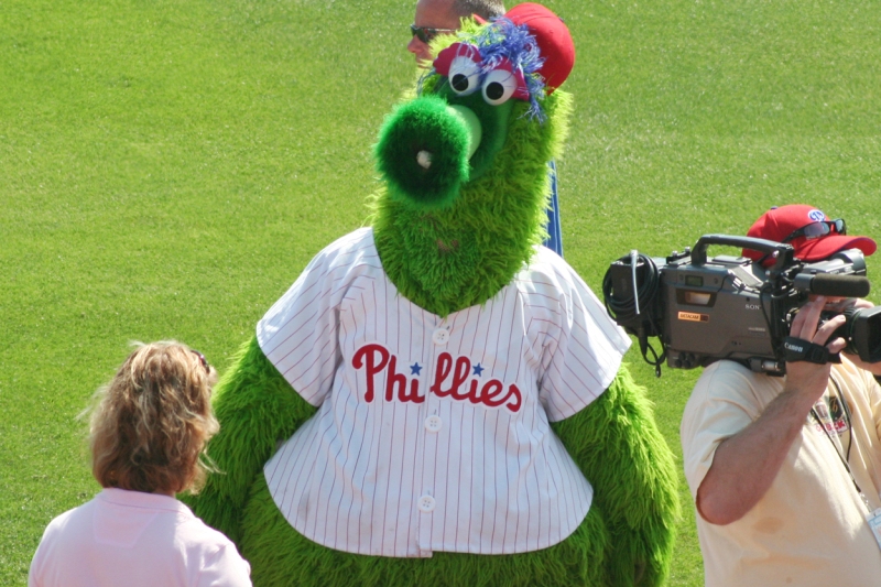 Možná nejoblíbenější maskot vůbec - zelená potvora jménem Phillie Phanatic.