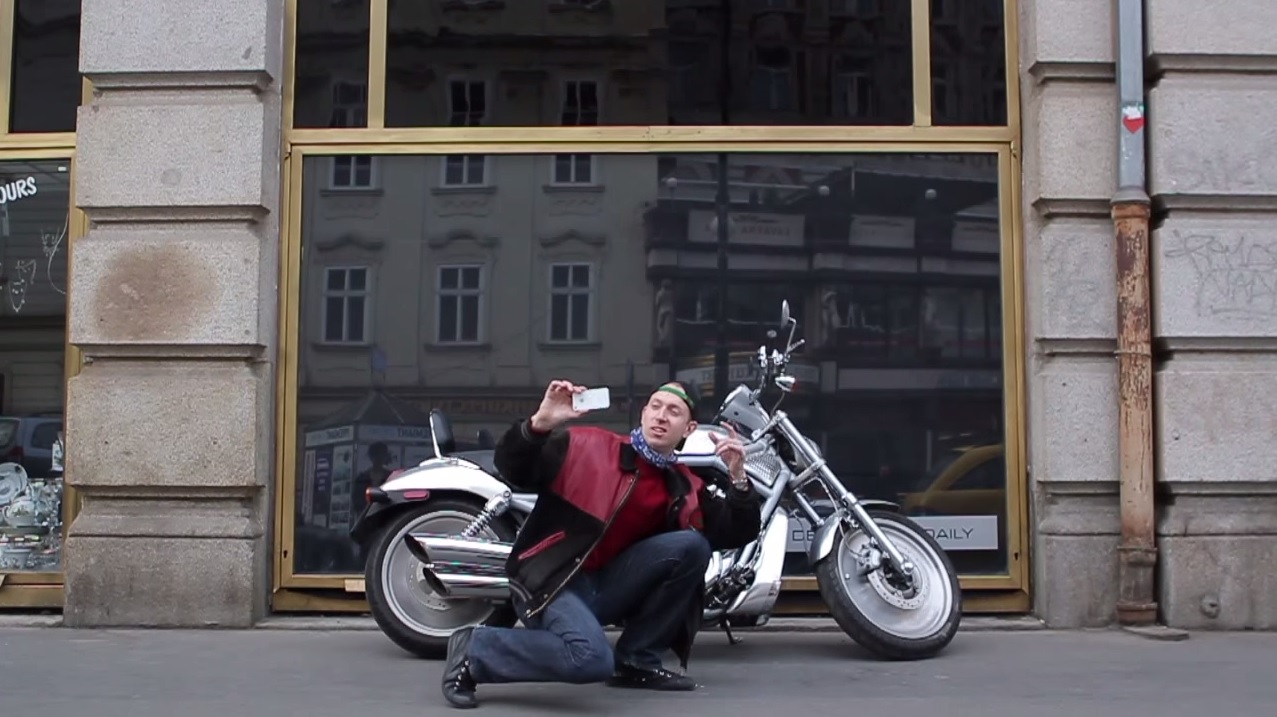 Reklama Harley Davidson.