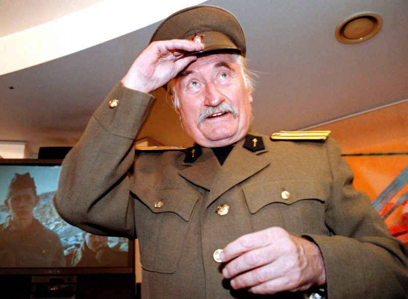 Herec Pavel Landovský jako major Terazky. Herec Pavel Landovský jako major Terazky.