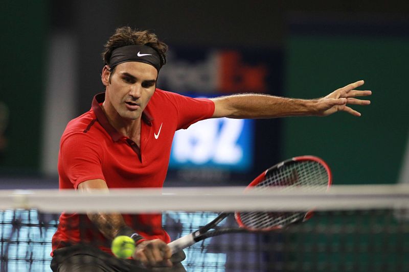 Roger Federer ve finále v Šanghaji porazil Francouze Gillese Simona. Roger Federer ve finále v Šanghaji porazil Francouze Gillese Simona.