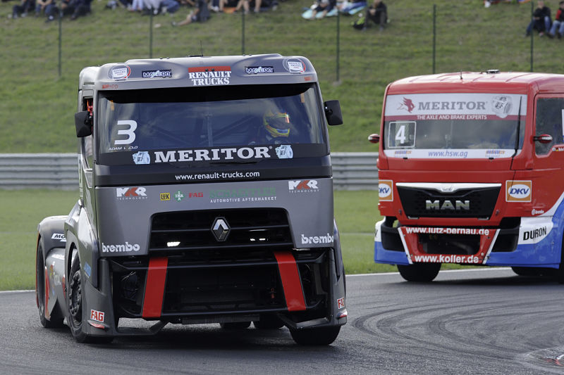V Le Mans dojeli na prvním místě Adam Lacko a hned za ním David Vršecký. V Le Mans dojeli na prvním místě Adam Lacko a hned za ním David Vršecký.