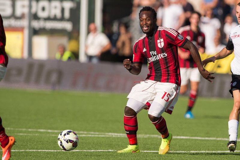 Ghanský fotbalista Michael Essien z AC Milán kategoricky popřel spekulace, že onemocněl ebolou.