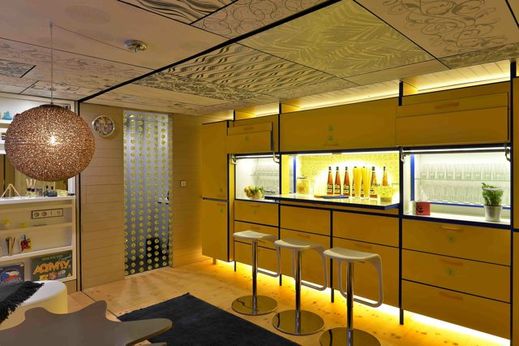 Party House Metaxa.