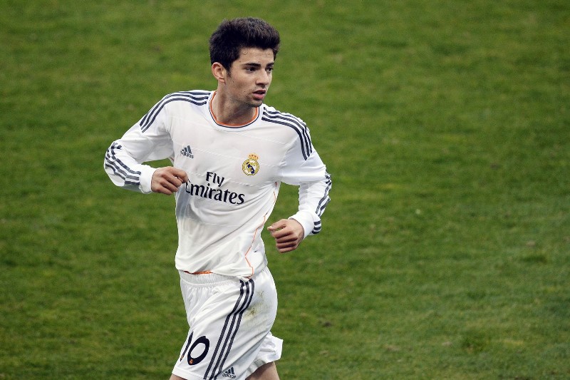 Enzo Zidane, syn slavného Zinedina, už trénuje s A-týmem Realu Madrid.