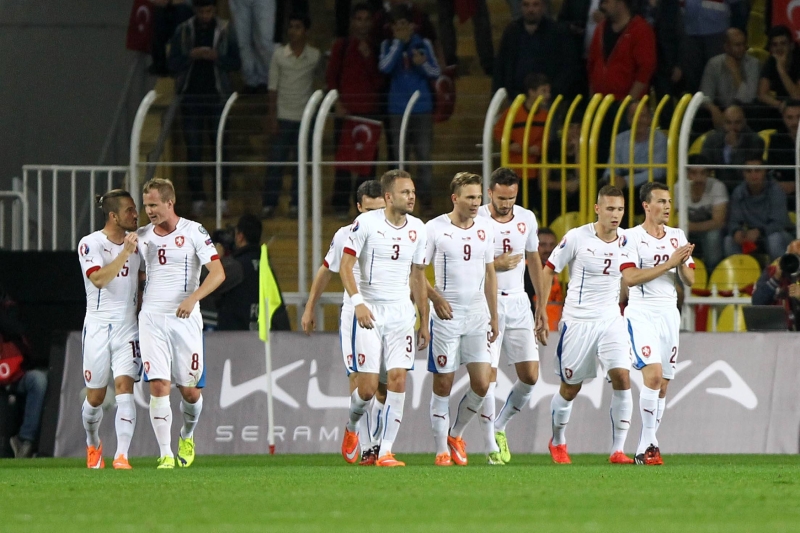 Fotbaloví experti Josef Pešice a Günter Bittengel jsou nadšeni z dosavadního účinkování české reprezentace v kvalifikaci o postup na mistrovství Evropy. 