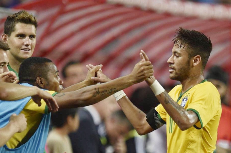 ﻿Barcelonský útočník Neymar se čtyřmi góly postaral o jasné vítězství brazilských fotbalistů v přípravném utkání s Japonskem 4:0.